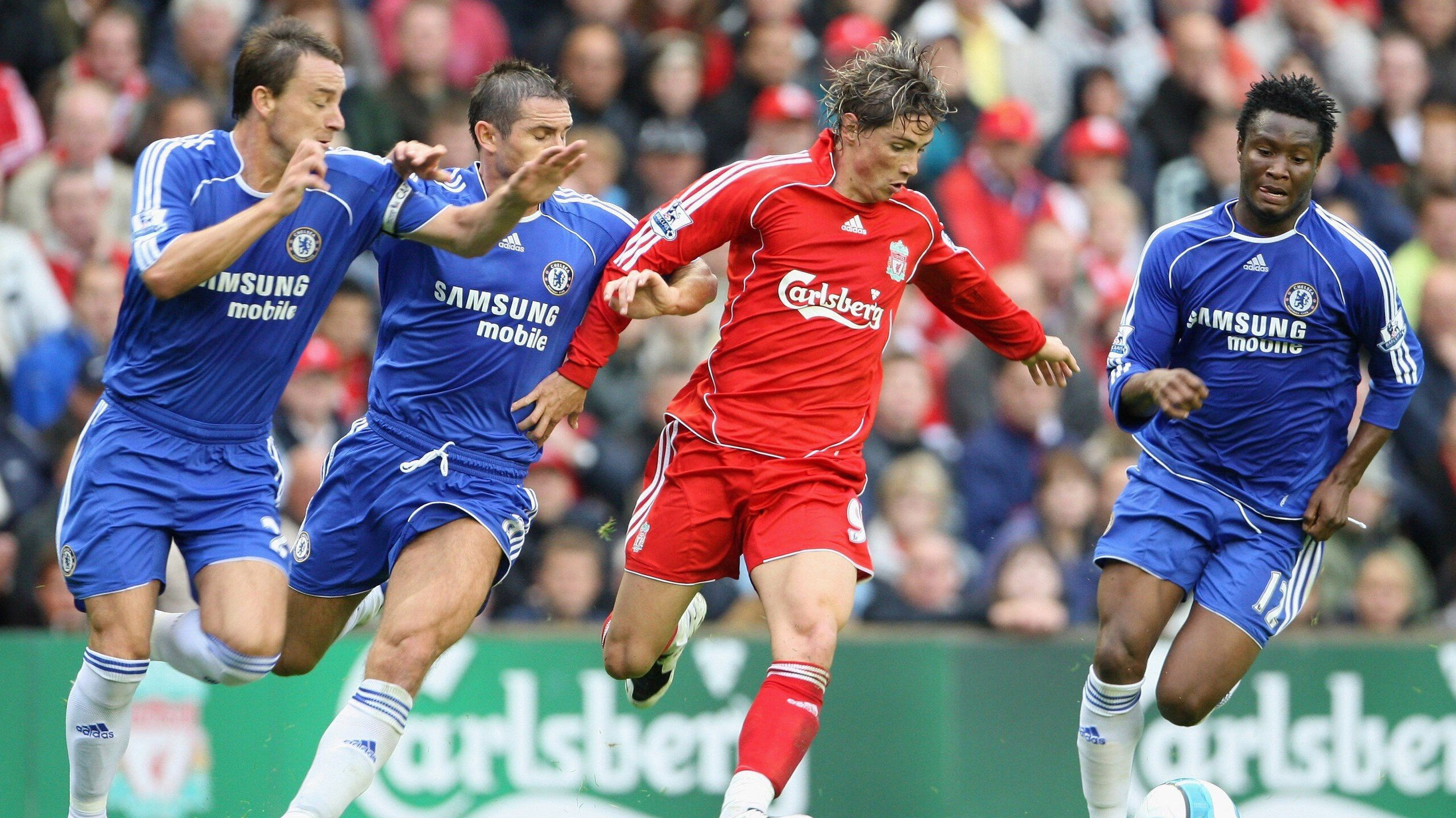 足球运动员公益行助力偏远地区基础设施，足球公益活动